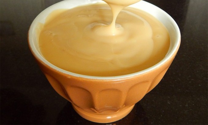 Cuisine une crème de caramel sans oeufs pour bébé